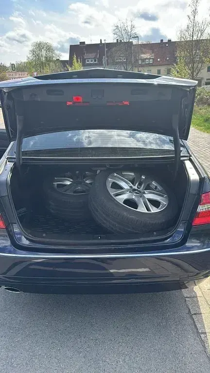 Gebraucht Mercedes E200 Avantgarde 184 PS (135 kW) 2011 Blau Limousine