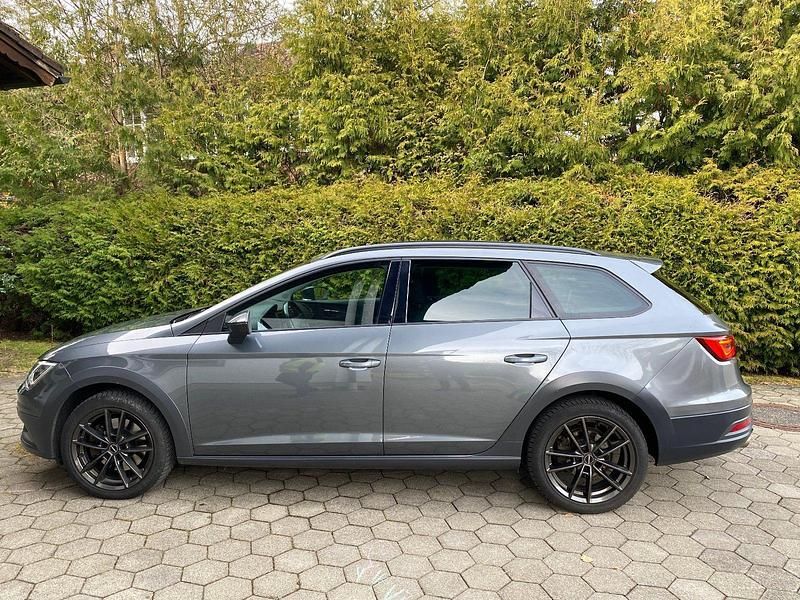 Grau Gebraucht 2017 Seat Leon X-Perience Xperience Kombi | 16.200 € (Teuer) - Bild 1/4