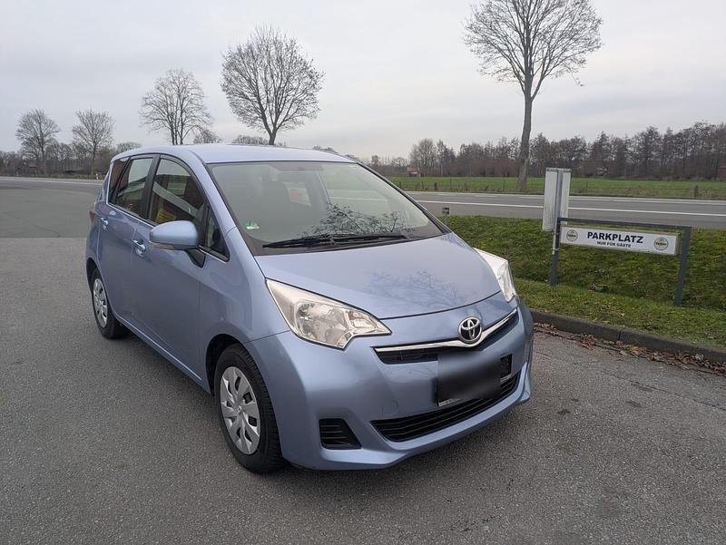 Gebraucht Toyota Verso-S 99 PS (72 kW) 2012 Blau Van / Kleinbus