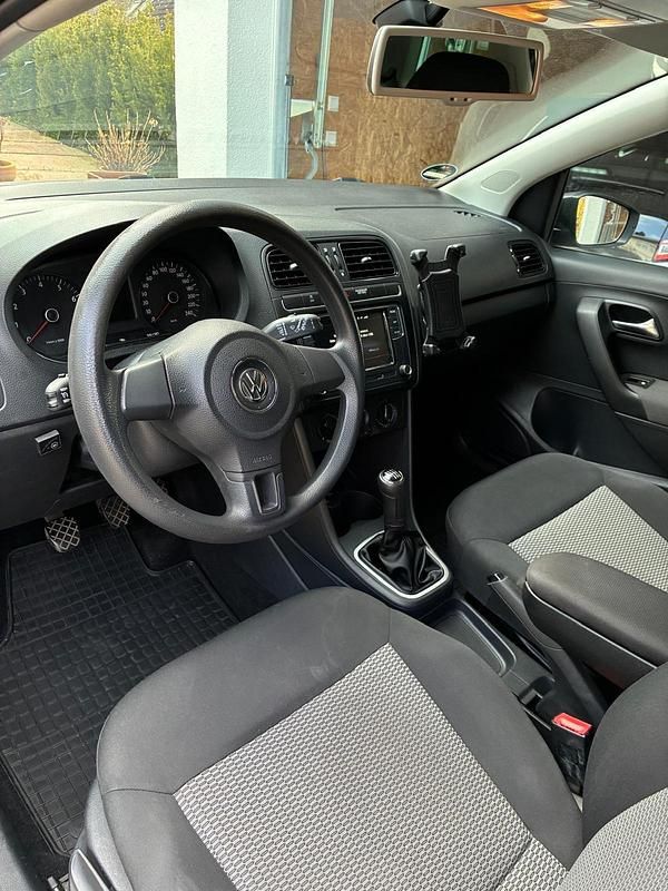 Usado VW Polo 60 HP (44 kW) 2010 Cinzento Citadino