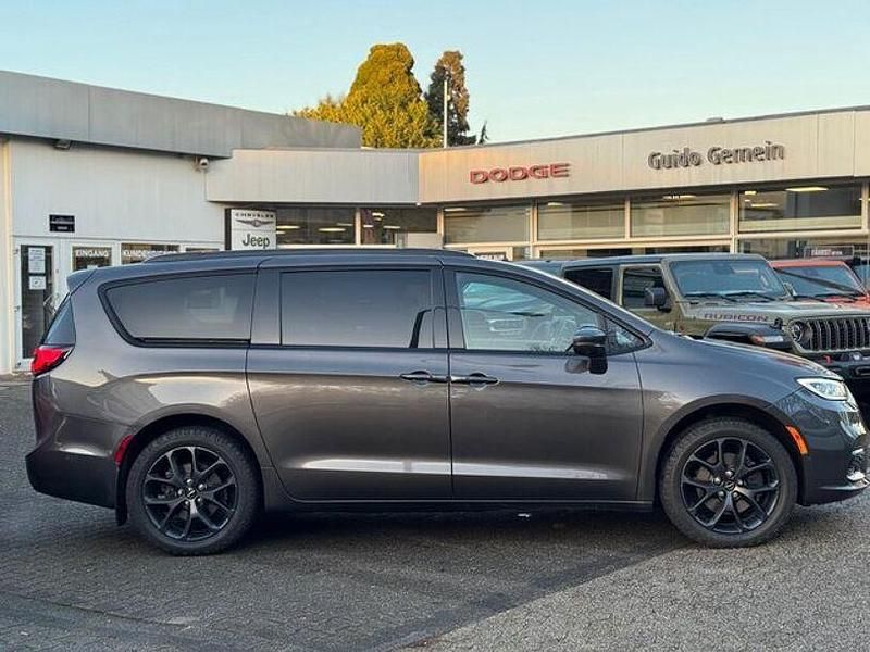 Gebraucht Chrysler Pacifica Limited 264 PS (194 kW) 2022 Granite crystal Van / Kleinbus