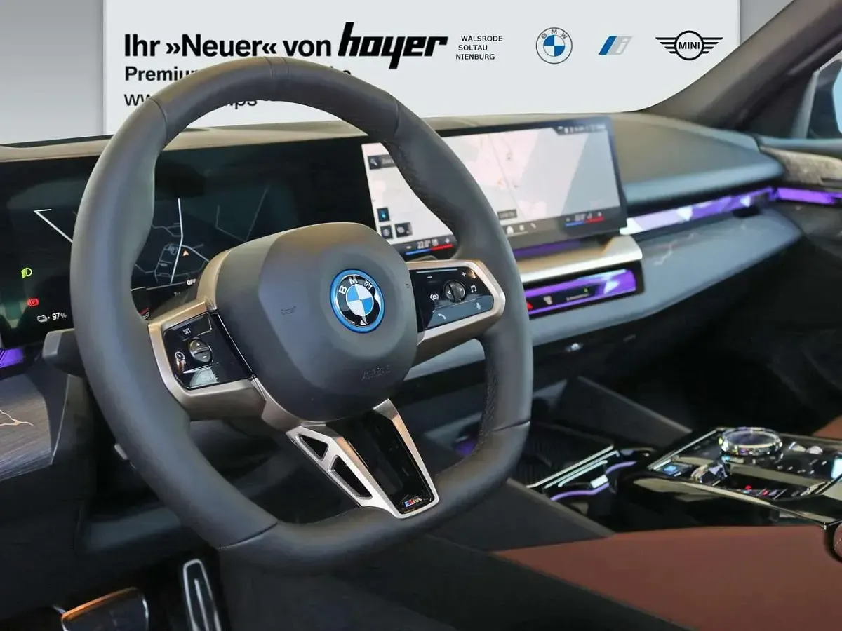 Gebraucht BMW i5 M Sport 250 kW (340 PS) 2025 Tansanitblau ii metallic Limousine