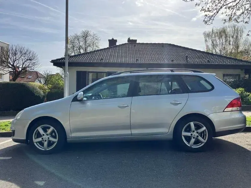Second-hand VW Golf VI 105 CP (77 kW) 2008 Argintiu Hatchback