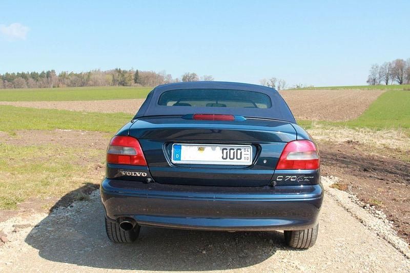 Second-hand Volvo C70 163 CP (119 kW) 2000 Albastru Cabrio