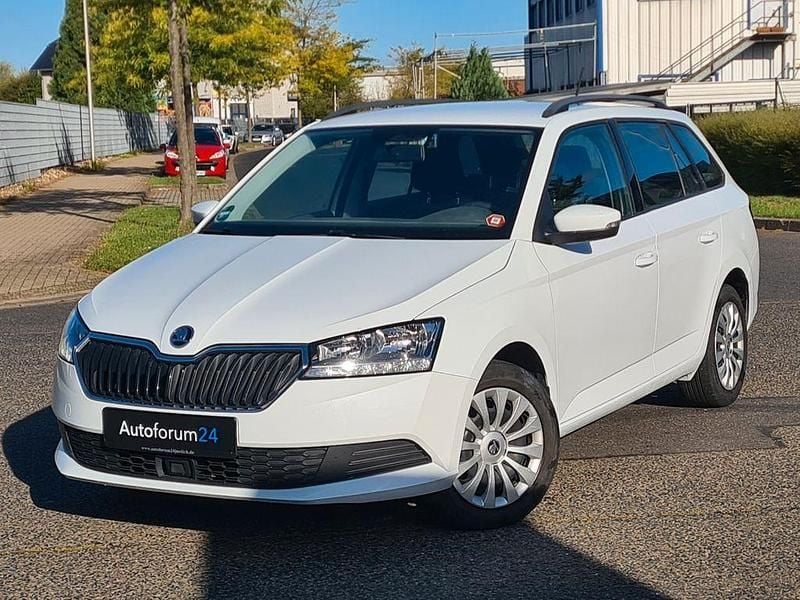 Bila moon/moon white Gebraucht 2018 Skoda Fabia Ambition Kombi | 7.999 € (Superpreis) - Bild 1/4