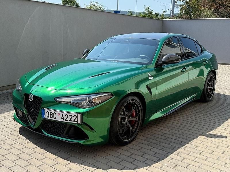 Grün Gebraucht 2021 Alfa Romeo Giulia Limousine | 62.500 € (Teuer) - Bild 1/4