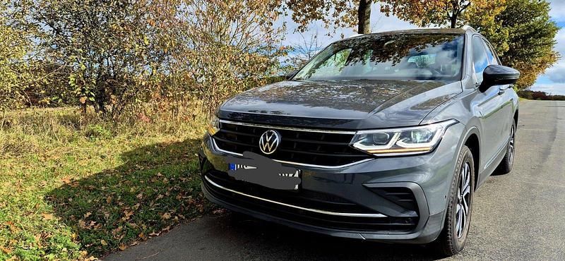 Gebraucht VW Tiguan Active 150 PS (110 kW) 2022 Grau SUV