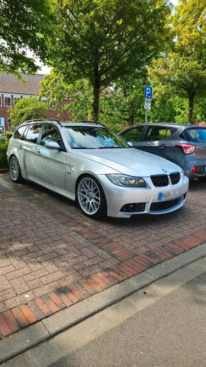 Gebraucht BMW 320 210 PS (154 kW) 2008 Silber Kombi