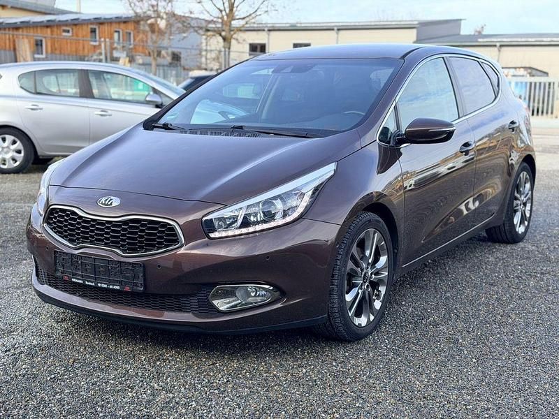 Gebraucht Kia Ceed 135 PS (99 kW) 2013 Braun Kleinwagen