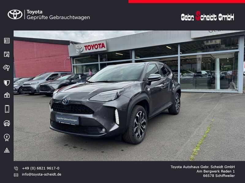 Grey metallic Gebraucht 2023 Toyota Yaris Cross Team SUV | 23.489 € (Guter Preis) - Bild 1/4