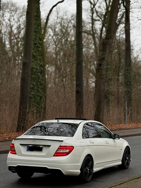 Gebraucht Mercedes C250 204 PS (150 kW) 2012 Weiß Limousine