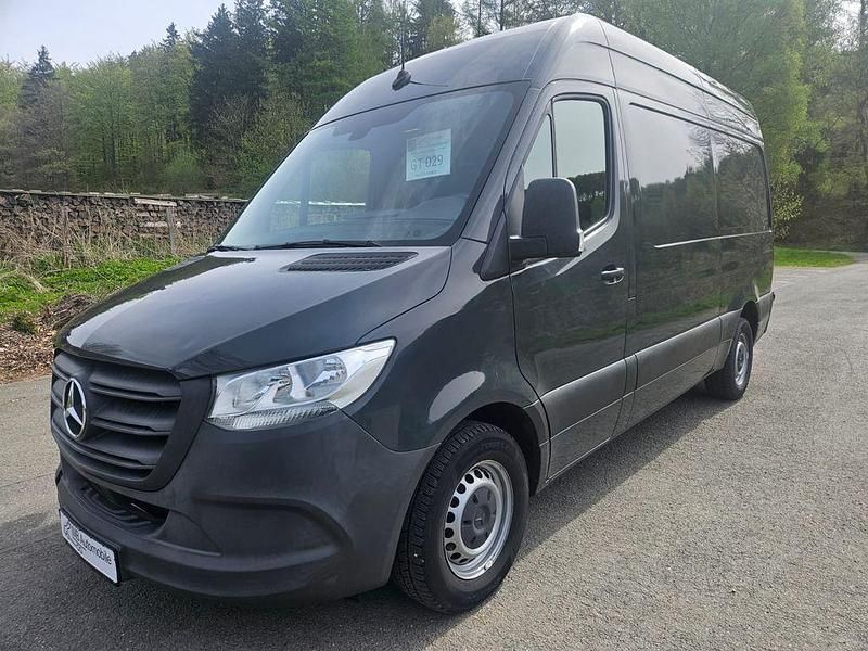 Gebraucht Mercedes Sprinter 163 PS (119 kW) 2019 Grau Van