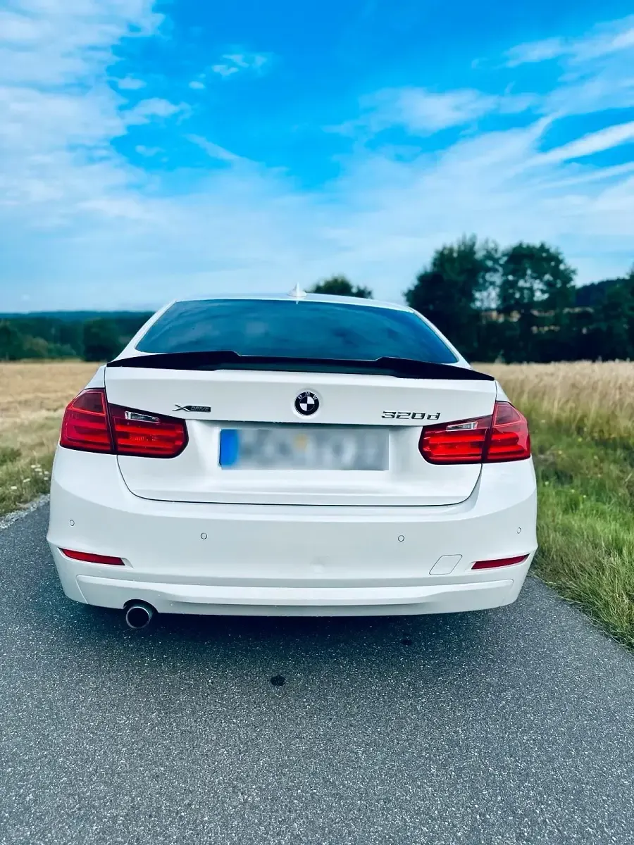 Gebraucht BMW 320 184 PS (135 kW) 2014 Weiß Limousine