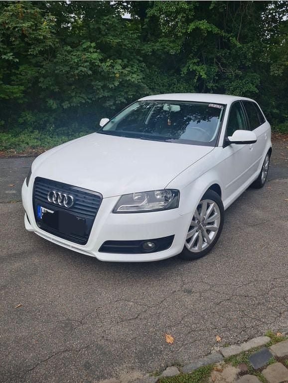 Gebraucht Audi A3 Ambiente 105 PS (77 kW) 2010 Weiß Kleinwagen