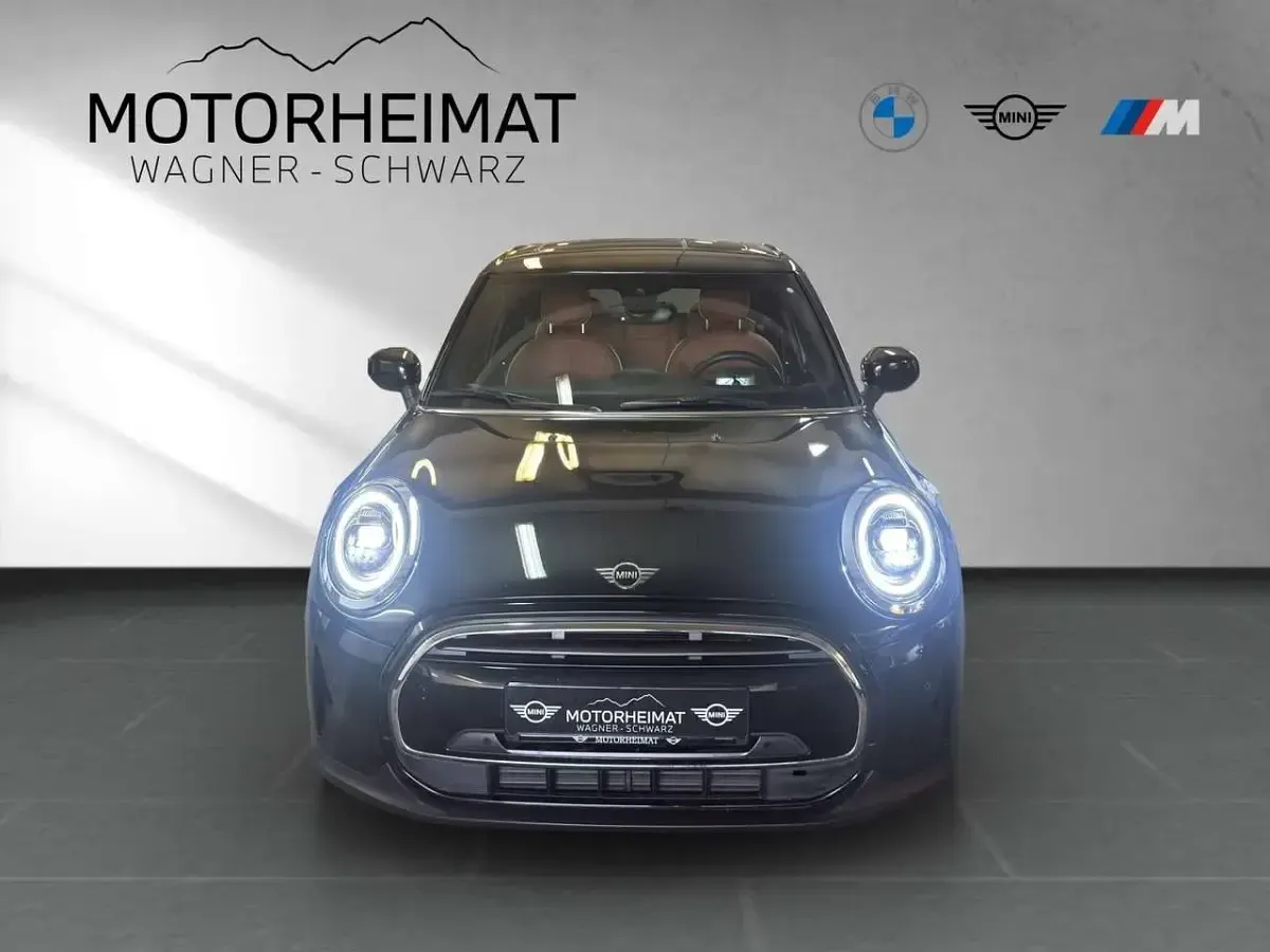 Gebraucht Mini Cooper 136 PS (100 kW) 2023 Midnight black metallic Kleinwagen