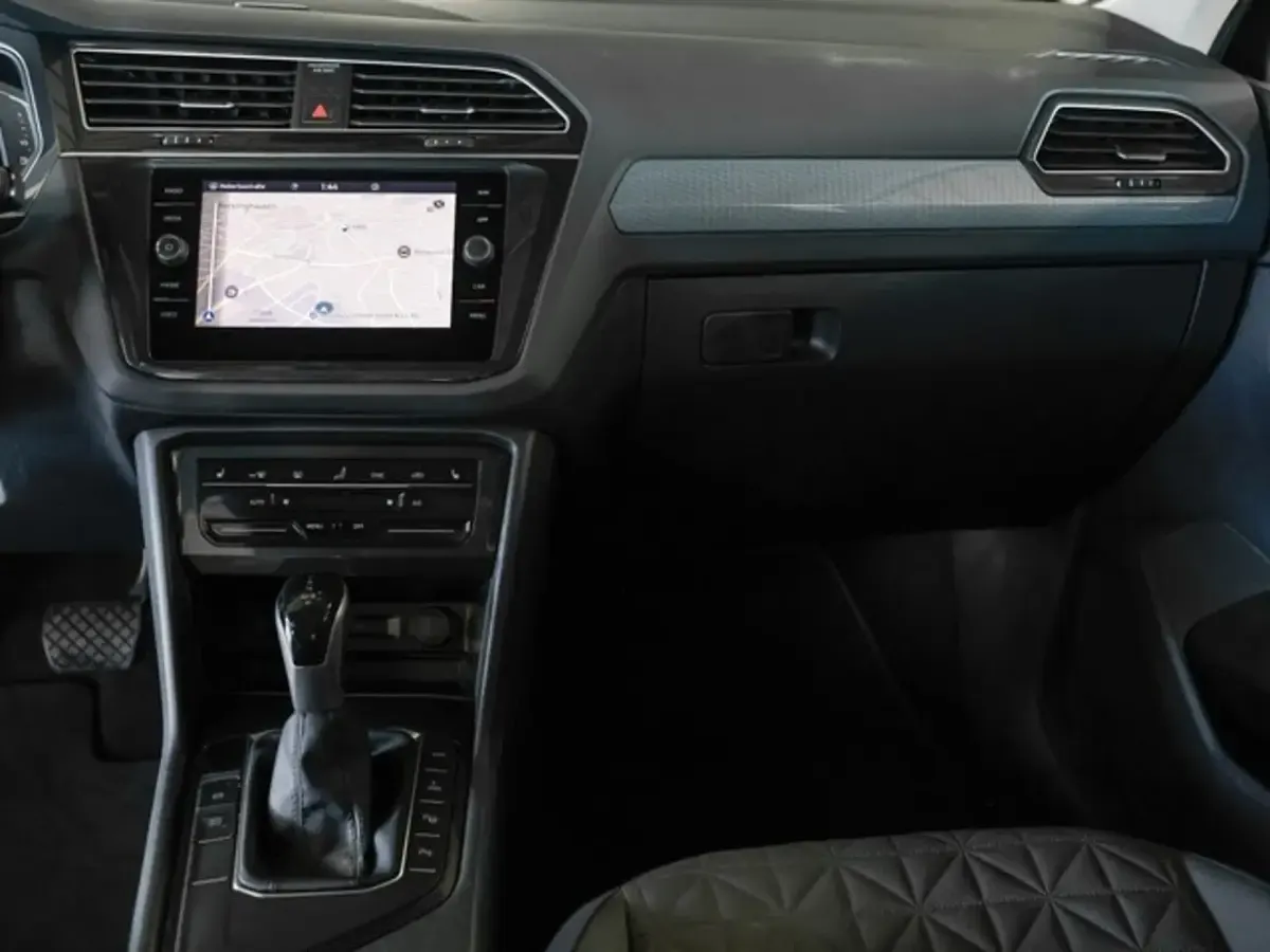 Gebraucht VW Tiguan Life 245 PS (180 kW) 2021 Deepblackperleffekt SUV
