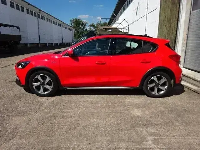 Używany Ford Focus Active 150 KM (110 kW) 2019 Czerwony Sedan/Limuzyna