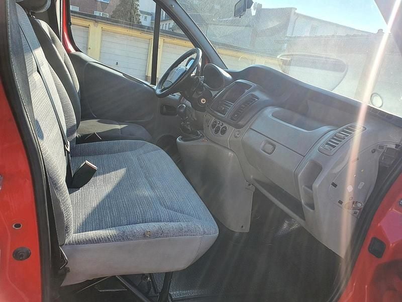 Gebraucht Renault Trafic 115 PS (84 kW) 2013 Rot Van / Kleinbus