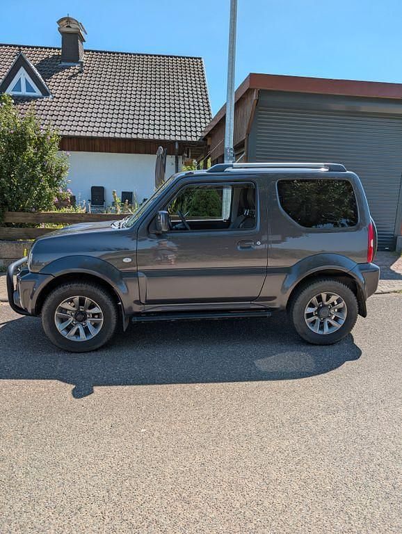 Grau Gebraucht 2017 Suzuki Jimny Style SUV | 17.950 € (Fairer Preis) - Bild 1/4