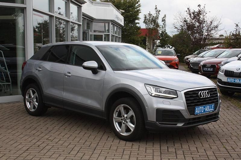 Silber Gebraucht 2017 Audi Q2 Comfort SUV | 15.950 € (Guter Preis) - Bild 1/4