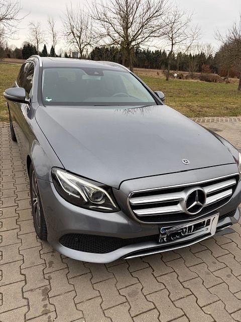 Gebraucht Mercedes E220 264 PS (194 kW) 2018 Grau Limousine