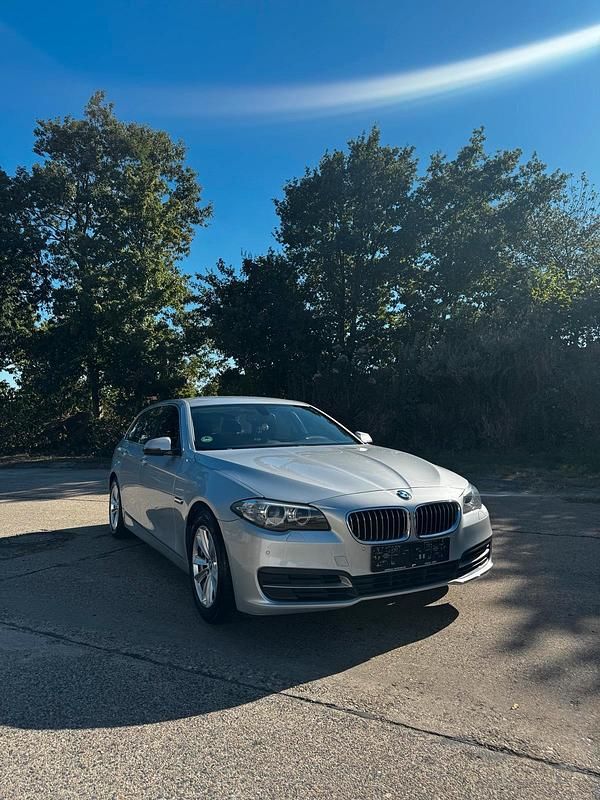 Silber Gebraucht 2013 BMW 520 Kombi | 7.500 € (Superpreis) - Bild 1/4