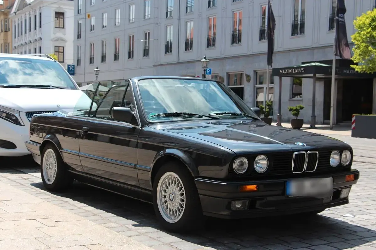 Gebraucht BMW 318 Cabriolet 113 PS (83 kW) 1992 Schwarz Cabrio