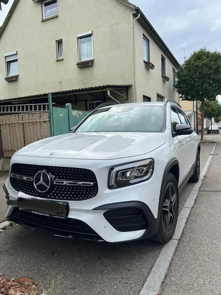 Gebraucht Mercedes GLB200 163 PS (119 kW) 2022 Weiß SUV