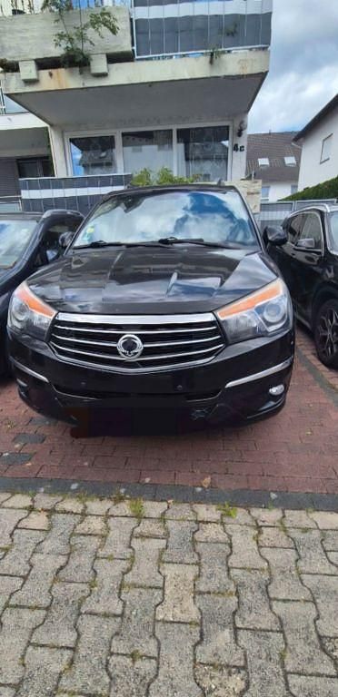 Schwarz Gebraucht 2016 Ssangyong (KGM) Rodius Sapphire Van / Kleinbus | 9.700 € - Bild 1/4
