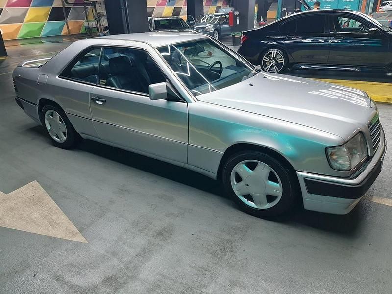 Gebraucht Mercedes 220 150 PS (110 kW) 1995 Silber