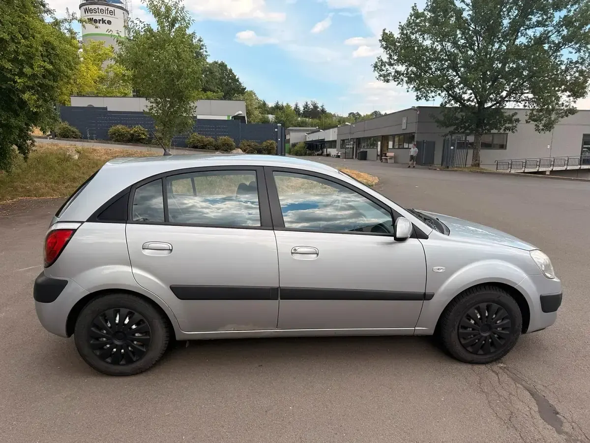 Gebraucht Kia Rio 97 PS (71 kW) 2008 Silber Kombi