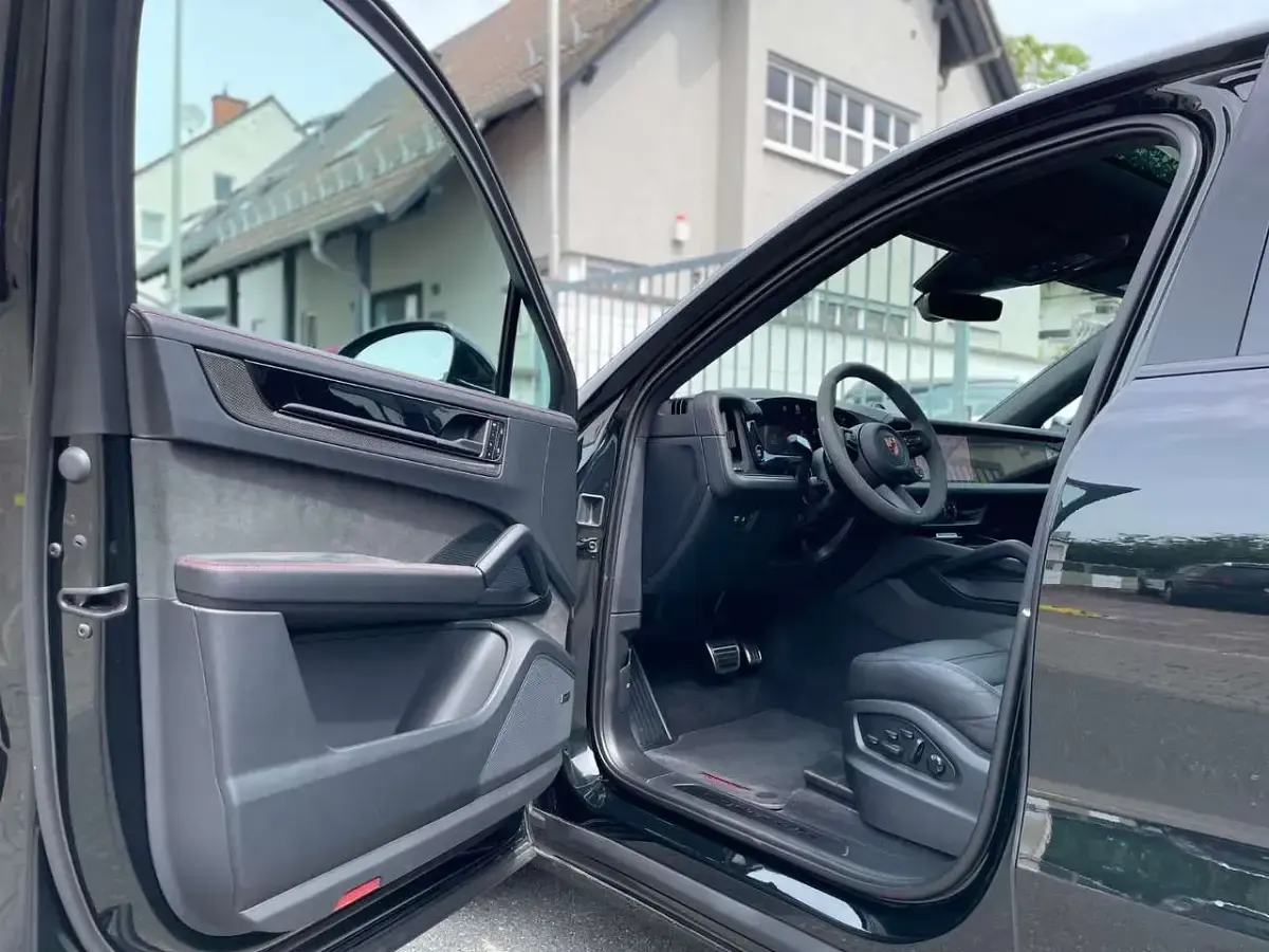 Gebraucht Porsche Cayenne GTS 500 PS (367 kW) 2026 Schwarz SUV