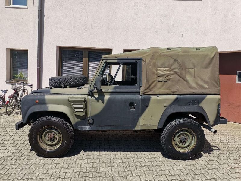 Gebraucht Land Rover Defender 113 PS (83 kW) 1997 Grün SUV