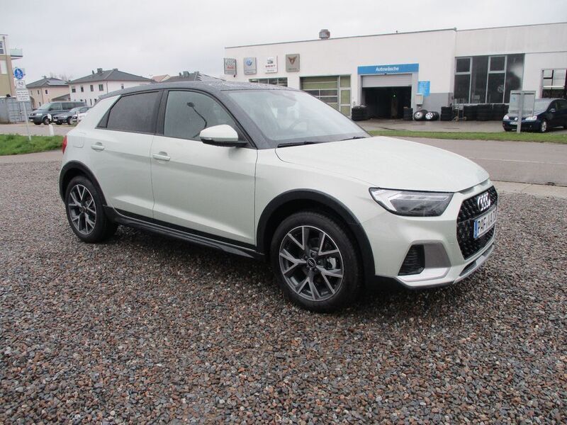 Silber Gebraucht 2023 Audi A1 Sport Kleinwagen | 26.100 € (Etwas zu teuer) - Bild 1/4