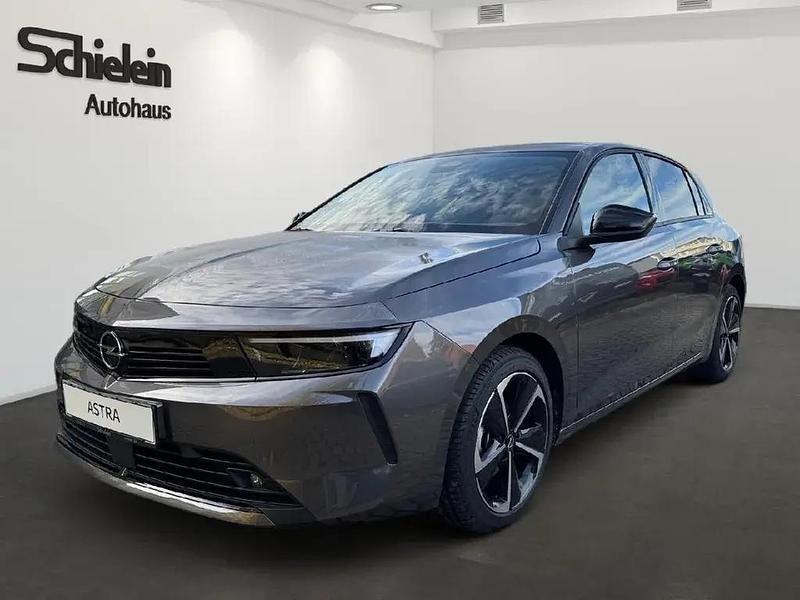 Vulkan grau metallic Gebraucht 2024 Opel Astra Edition Limousine | 25.950 € (Teuer) - Bild 1/4