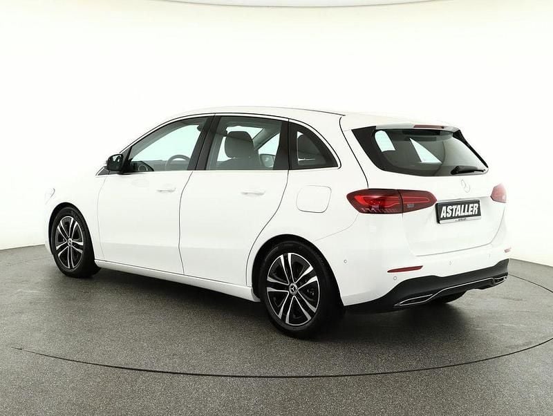 Gebraucht Mercedes B200 Progressive 150 PS (110 kW) 2024 Unilack polarweiß Van / Kleinbus