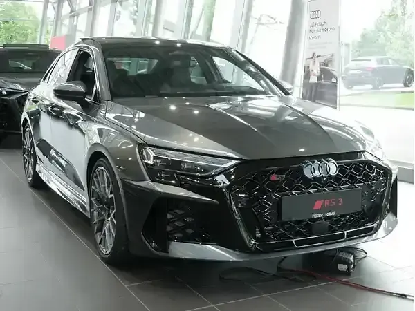 Neu Audi RS3 Ambiente 400 PS (294 kW) 2026 Daytonagrau perleffekt Limousine