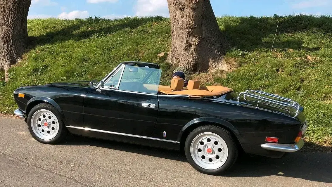 Gebraucht Fiat 124 Spider 89 PS (65 kW) 1979 Schwarz Cabrio