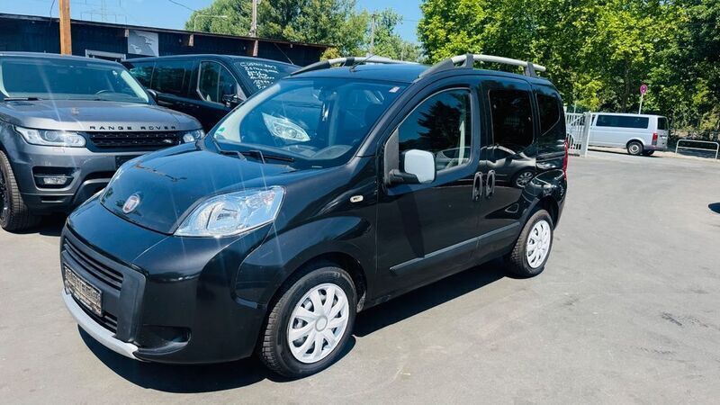 Schwarz Gebraucht 2010 Fiat Qubo Trekking Van / Kleinbus | 2.499 € (Fairer Preis) - Bild 1/4