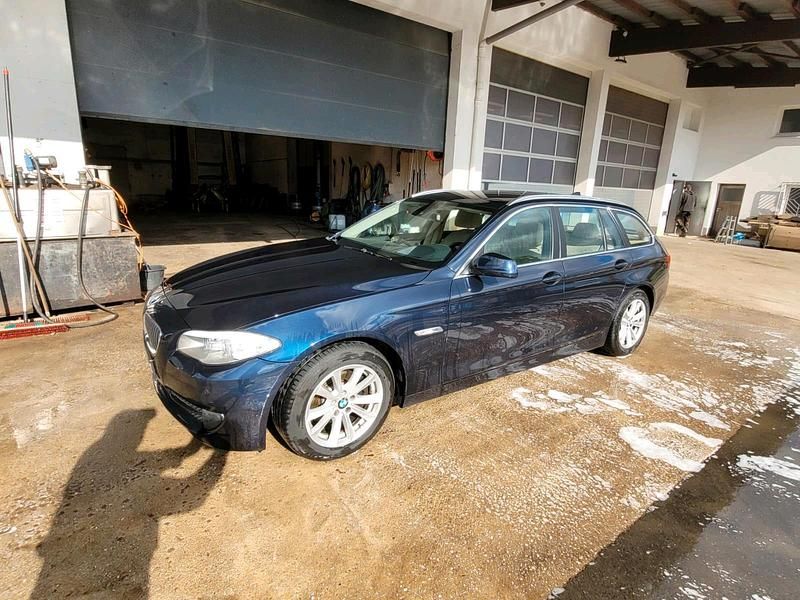Gebraucht BMW 520 184 PS (135 kW) 2011 Blau Kombi