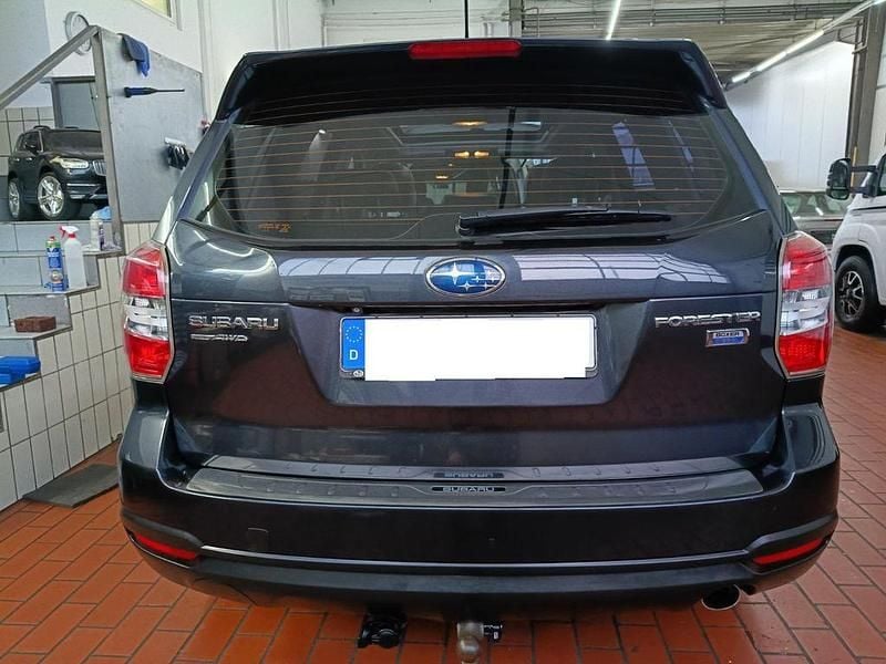 Gebraucht Subaru Forester Premium 147 PS (108 kW) 2015 Grau SUV