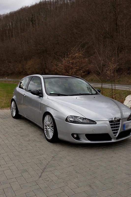 Gebraucht Alfa Romeo 147 120 PS (88 kW) 2006 Grau Kleinwagen
