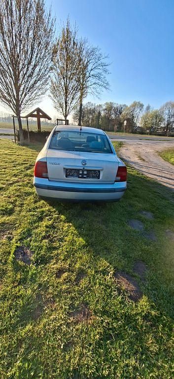 Gebraucht VW Passat Basis 101 PS (74 kW) 1996 Silber Limousine