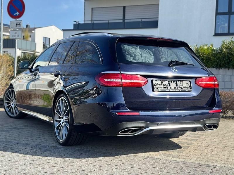 Gebraucht Mercedes E43 AMG AMG 401 PS (294 kW) 2018 Cavansitblau Limousine