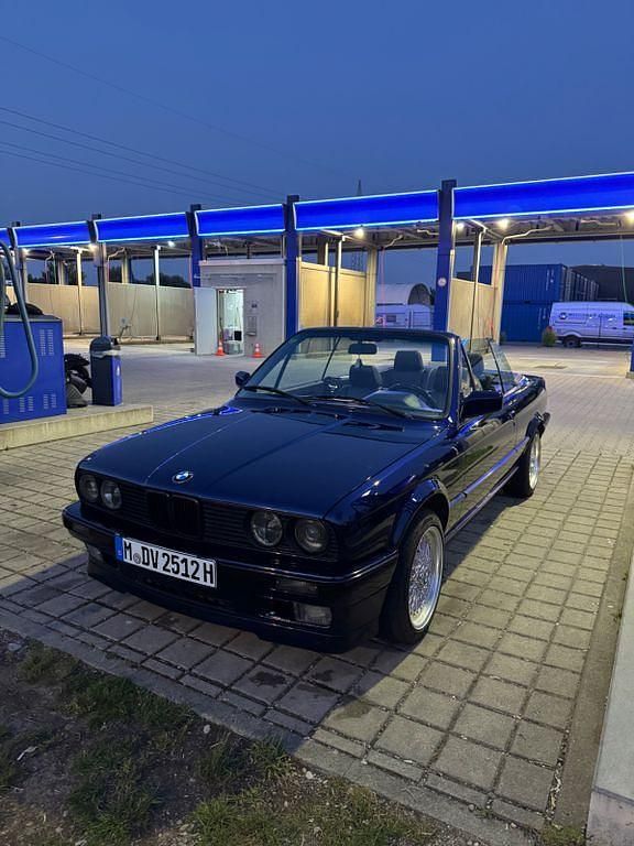 Blau Gebraucht 1992 BMW 320 Cabriolet Sport Line Cabrio | 16.990 € - Bild 1/4