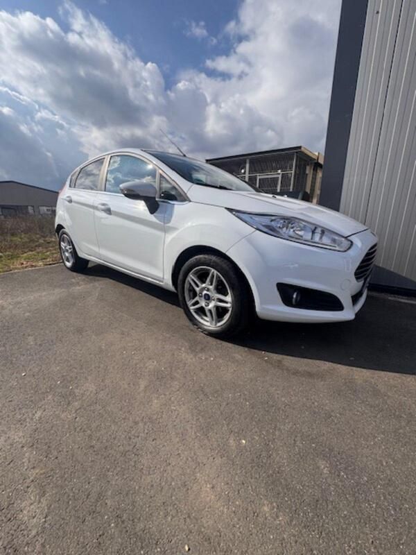 Weiß Gebraucht 2014 Ford Fiesta Sport Kleinwagen | 7.000 € - Bild 1/4
