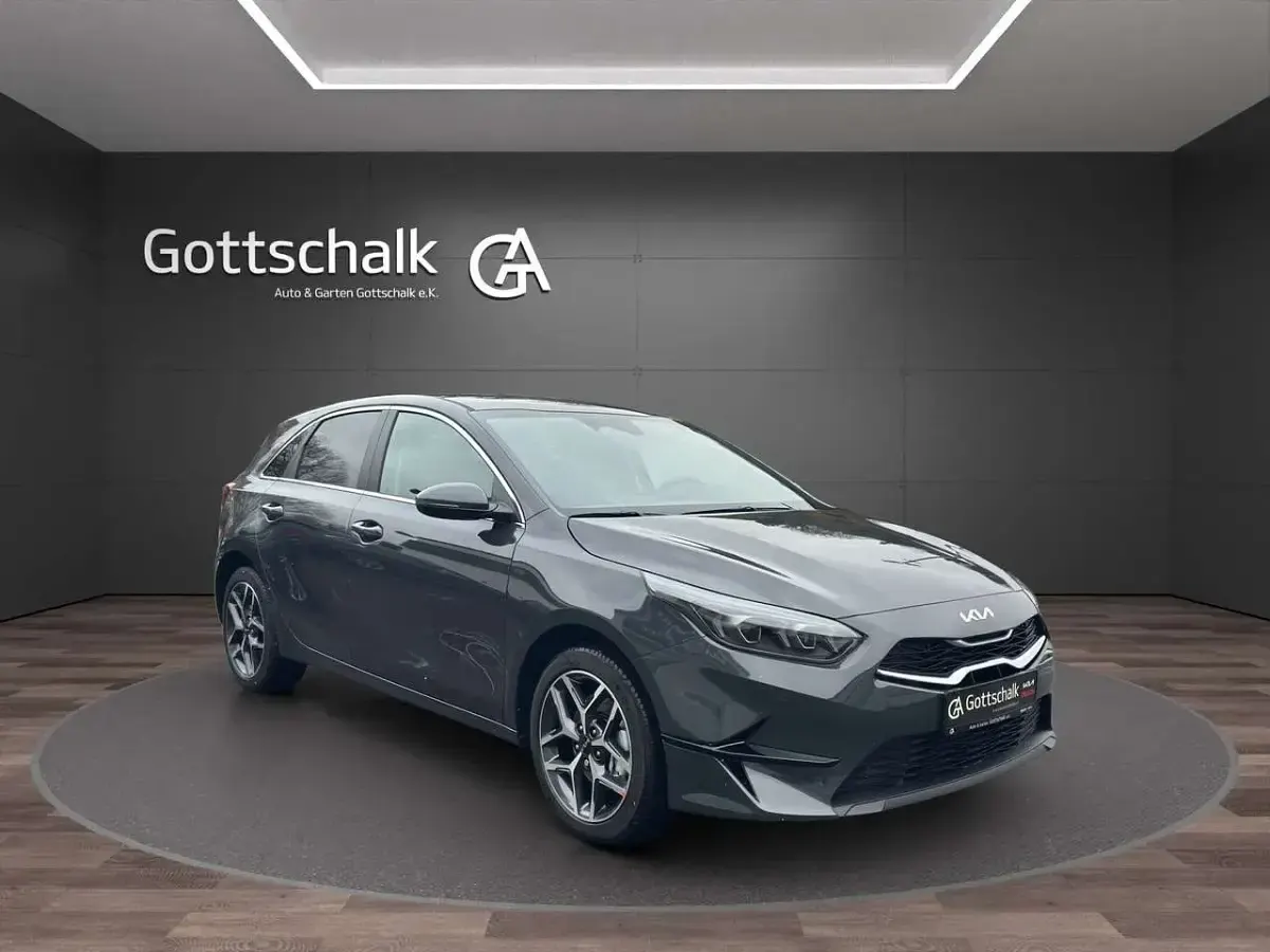 Gebraucht Kia Ceed 101 PS (74 kW) 2025 Pentametal met. Kleinwagen