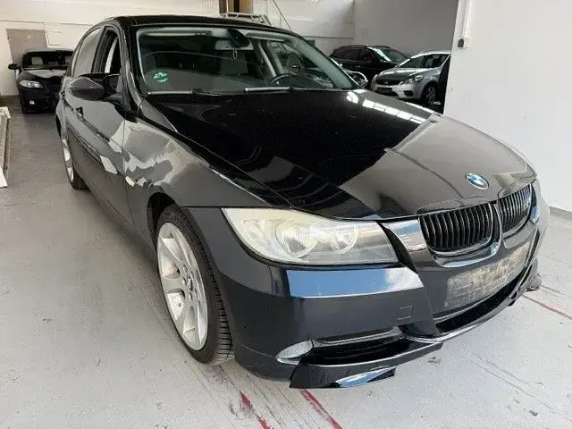 Gebraucht BMW 320 170 PS (125 kW) 2008 Schwarz Limousine