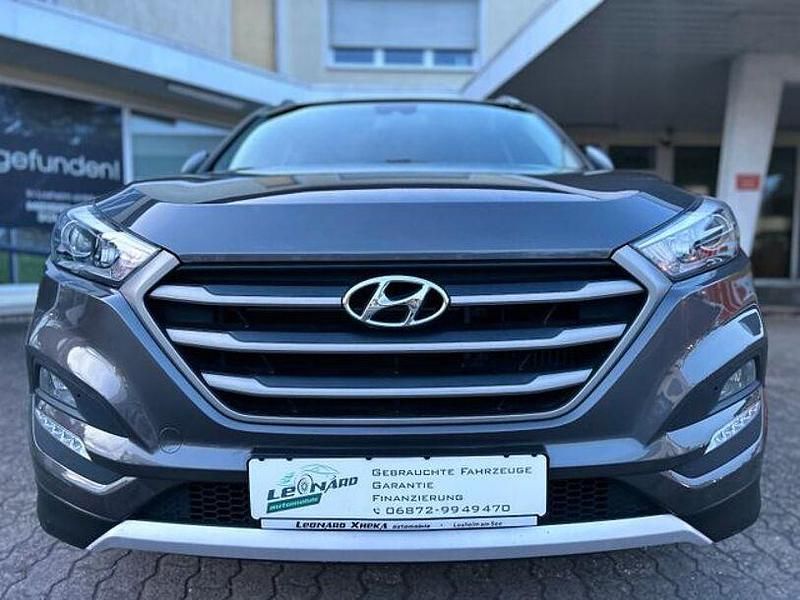 Grau Gebraucht 2017 Hyundai Tucson SUV | 17.990 € (Etwas zu teuer) - Bild 1/4