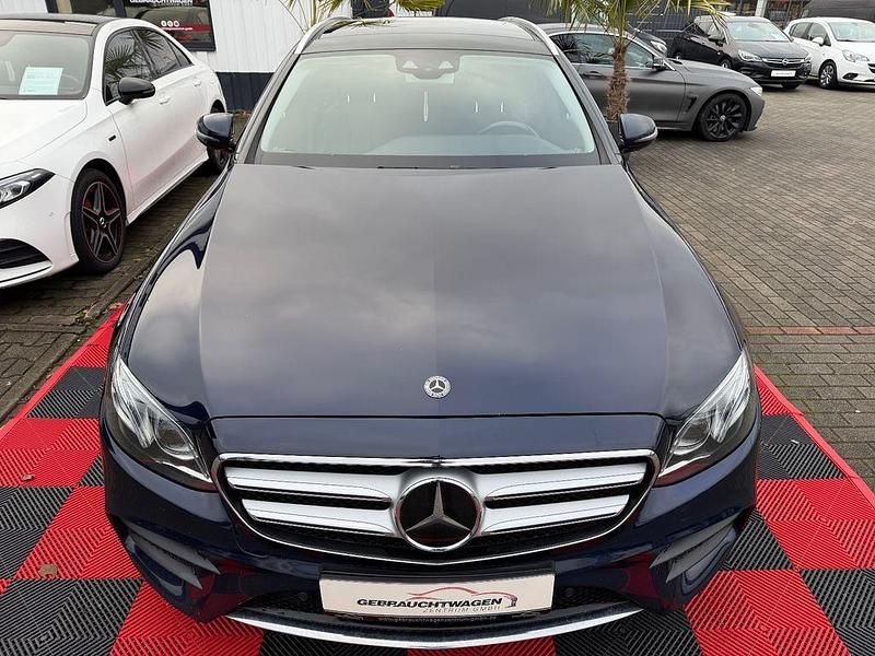 Gebraucht Mercedes E350 AMG line 258 PS (189 kW) 2017 Blau Kombi